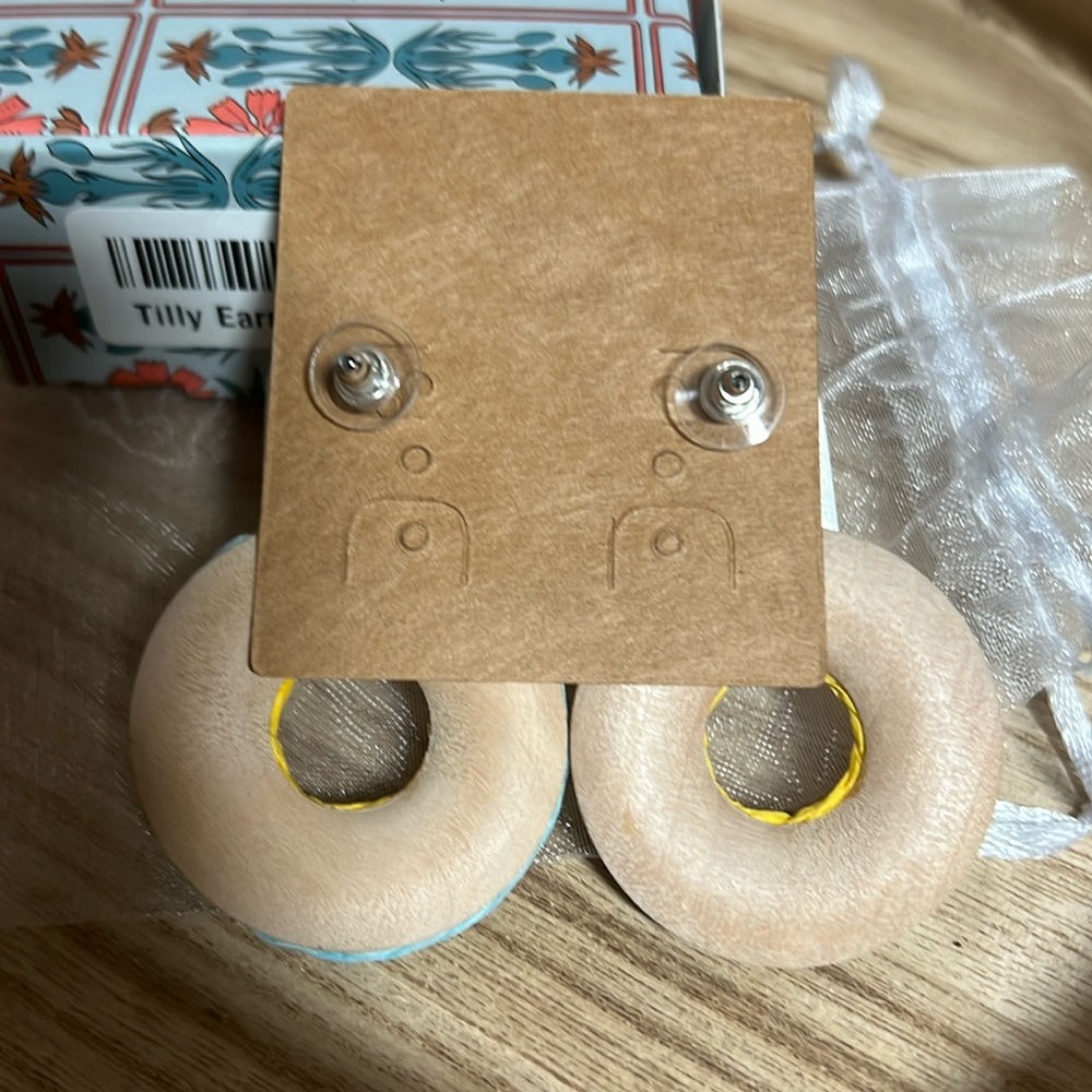 - Plunder Tilly Earrings - Picture 3 of 3